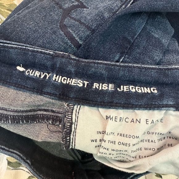 American Eagle Jeans - Curvy Highest Rise Jegging - Picture 4 of 5